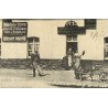 Reproduction de carte postale ancienne Maubeuge Une drôle d'enseigne voiture à chien Collection Cartes d'Autrefois Nord