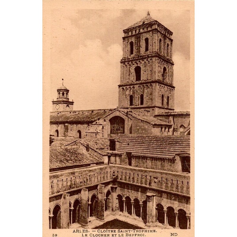 Carte postale ancienne Arles – Cloître Saint-Trophime, clocher et beffroi