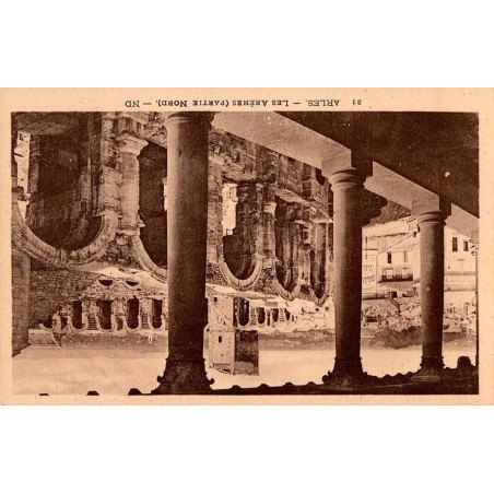 Carte postale ancienne Arles – Les Arènes, partie nord