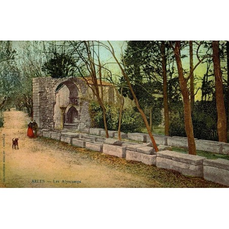 Carte postale ancienne des Alycamps, nécropole romaine d’Arles, allée de sarcophages