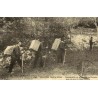 Contrebandiers en marche dans la montagne frontière franco suisse reproduction carte ancienne Collection Cartes d'Autrefois