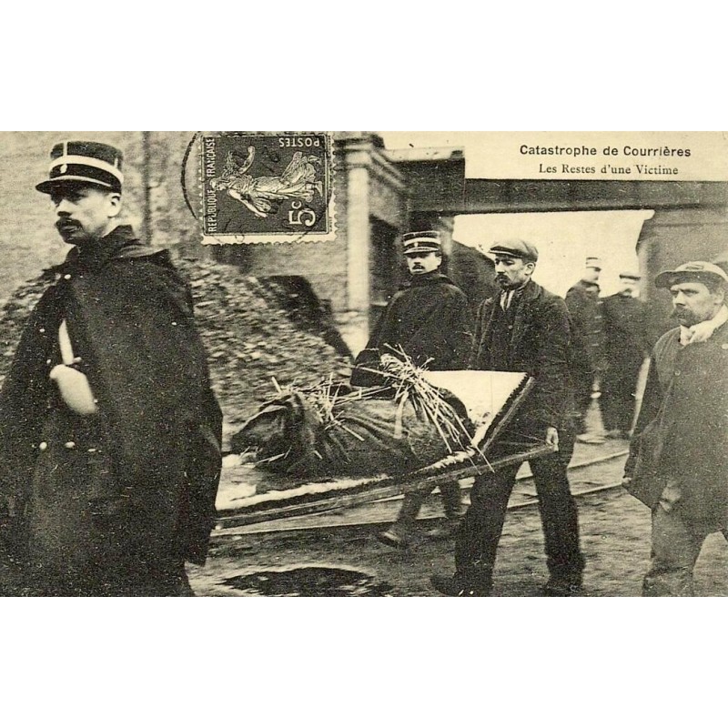 Courrières catastrophe minière restes d une victime reproduction carte ancienne Collection Cartes d'Autrefois