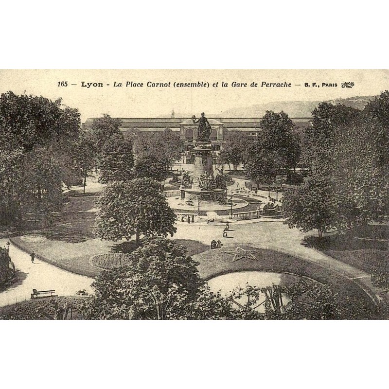 Lyon place Carnot gare de Perrache reproduction de carte postale ancienne Collection Cartes d'Autrefois
