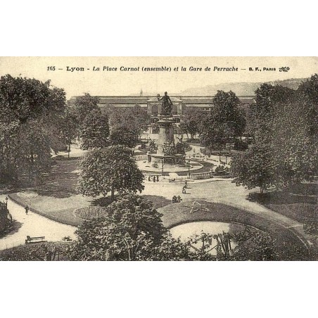 Lyon place Carnot gare de Perrache reproduction de carte postale ancienne Collection Cartes d'Autrefois