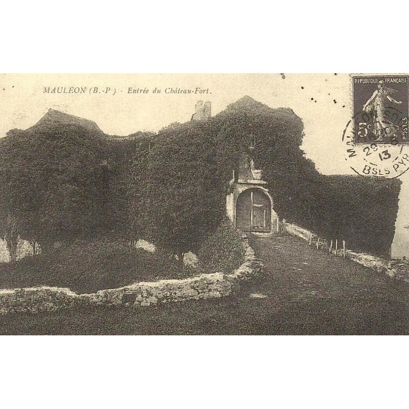 Mauléon entrée du château fort reproduction de carte postale ancienne Collection Cartes d'Autrefois