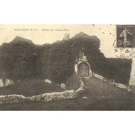 Mauléon entrée du château fort reproduction de carte postale ancienne Collection Cartes d'Autrefois
