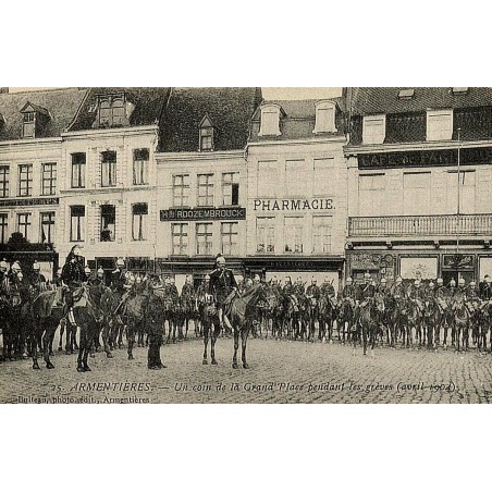 Armentières un coin de la Grand-Place pendant les grèves reproduction de carte postale ancienne Collection Cartes d'Autrefois