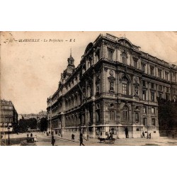 Carte postale ancienne de Marseille avec la Préfecture des Bouches-du-Rhône