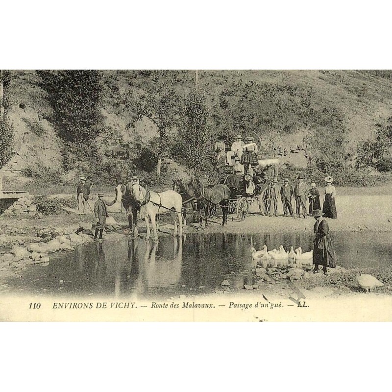 Vichy route de Malavaux passage d’un gué reproduction de carte postale ancienne Collection Cartes d'Autrefois