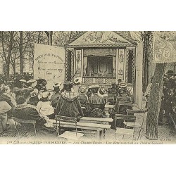 Paris Champs-Élysées représentation du théâtre Guignol reproduction de carte postale ancienne Collection Cartes d'Autrefois