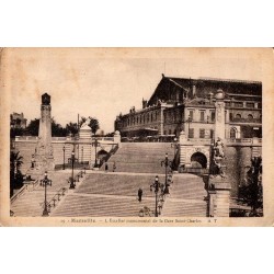 Carte postale ancienne de l’escalier monumental de la gare Saint-Charles à Marseille