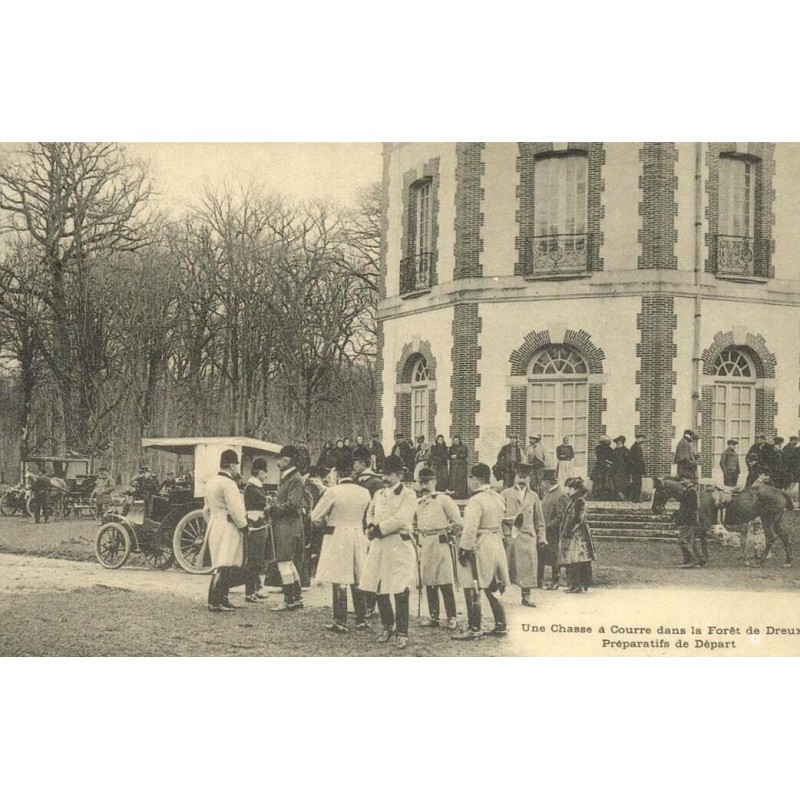 Dreux chasse à courre en forêt de Dreux préparatifs de départ reproduction de CPA Collection Cartes d'Autrefois