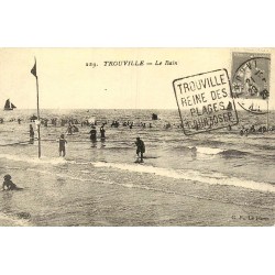 Trouville-sur-Mer le bain reproduction de carte postale ancienne Collection Cartes d'Autrefois