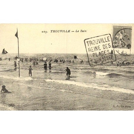 Trouville-sur-Mer le bain reproduction de carte postale ancienne Collection Cartes d'Autrefois