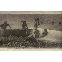 Dieppe baigneuses reproduction de carte postale ancienne Collection Cartes d'Autrefois