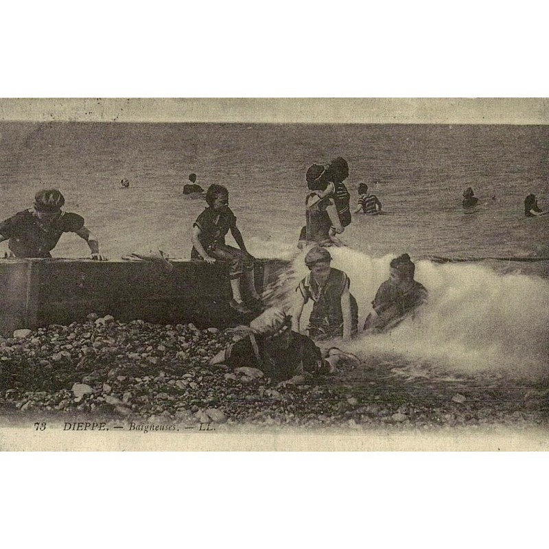 Dieppe baigneuses reproduction de carte postale ancienne Collection Cartes d'Autrefois