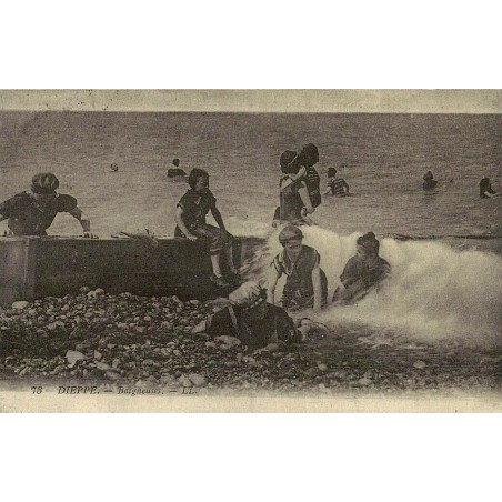 Dieppe baigneuses reproduction de carte postale ancienne Collection Cartes d'Autrefois
