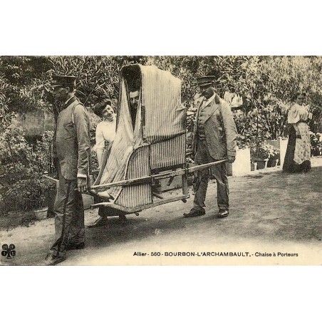 Bourbon-l’Archambault chaise à porteurs reproduction de carte postale ancienne Collection Cartes d'Autrefois
