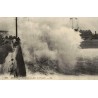 Dieppe la jetée un jour de tempête reproduction de carte postale ancienne Collection Cartes d'Autrefois