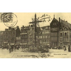 Le Tréport place de la Poissonnerie et La Croix reproduction de carte postale ancienne Collection Cartes d'Autrefois