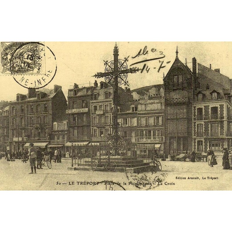 Le Tréport place de la Poissonnerie et La Croix reproduction de carte postale ancienne Collection Cartes d'Autrefois