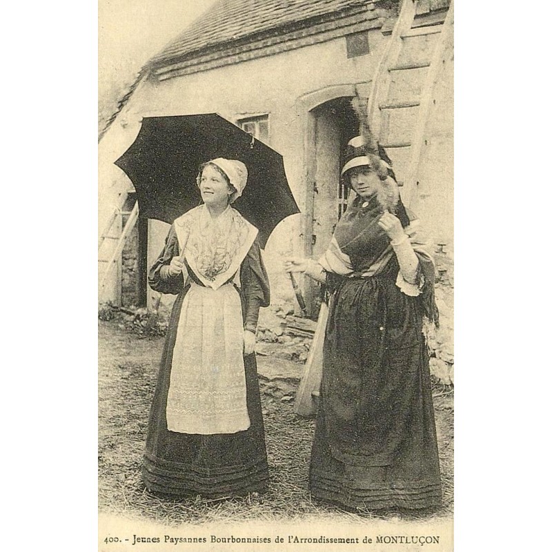 Reproduction de carte ancienne Jeunes Paysannes Bourbonnaises de Montluçon Collection Cartes d'Autrefois