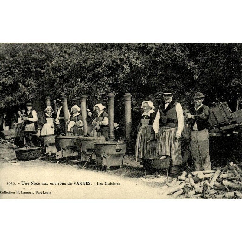 Reproduction de carte ancienne Une Noce aux Environs de Vannes Les Cuisines Collection Cartes d'Autrefois