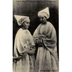 Reproduction de carte ancienne Jeune Fille du Léon en Costume de Procession Collection Cartes d'Autrefois