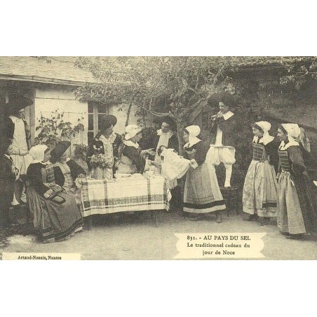 Reproduction de carte ancienne Au Pays du Sel Le Traditionnel Cadeau du Jour de Noce Collection Cartes d'Autrefois