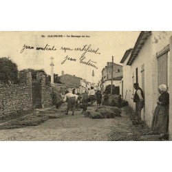 Reproduction de carte postale ancienne Collection Cartes d'Autrefois Île de Ré le battage du blé scène agricole