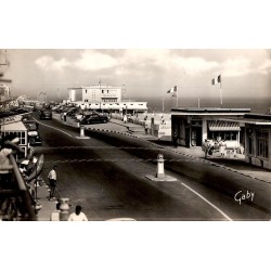 Carte postale ancienne de la Cathédrale Saint-Pierre à Lisieux Calvados Normandie
