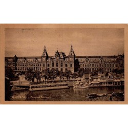 Carte postale ancienne Amsterdam Centraal Station et Stationsplein animé
