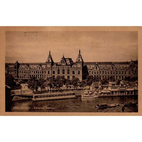 Carte postale ancienne Amsterdam Centraal Station et Stationsplein animé