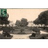 Carte postale ancienne du Jardin Public à Lisieux Calvados avec allées ombragées