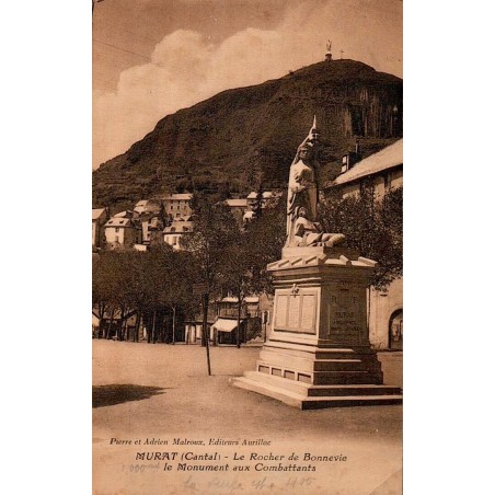 Carte postale ancienne du rocher de Bonnevie et du monument aux combattants à Murat Cantal