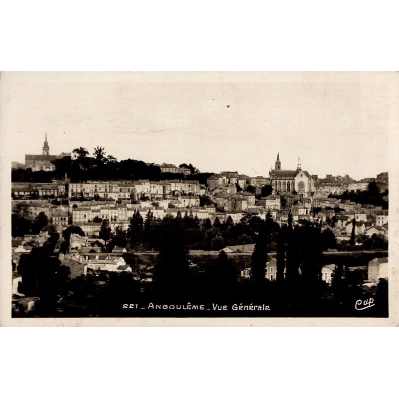Carte postale ancienne vue générale d’Angoulême panorama urbain historique