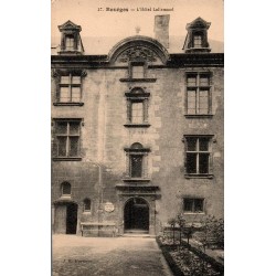 Carte postale ancienne de l’Hôtel Lallemand à Bourges façades historiques