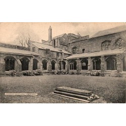 Carte postale ancienne Chester Cathedral Cloisters éditée par Huke's Library circulée en 1910