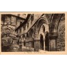 Carte postale ancienne du cloître de Notre-Dame à Tulle avec arcades historiques
