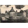 Carte postale ancienne de la cour d’honneur du Château de Bussy-Rabutin en Côte-d’Or