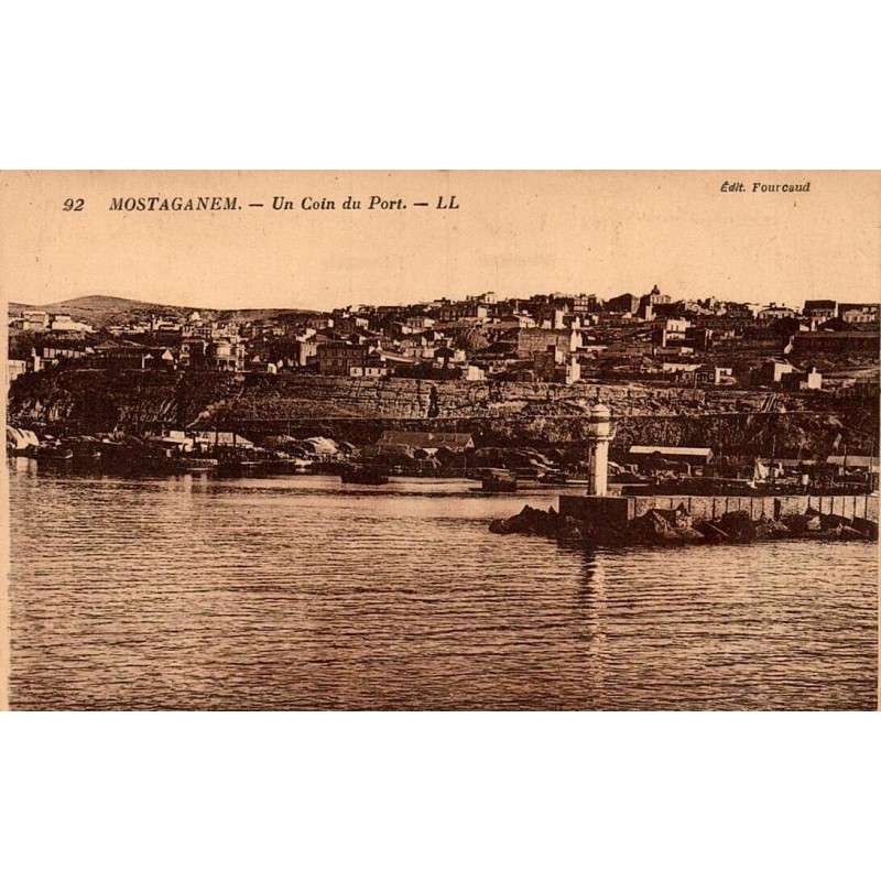 Carte postale ancienne Mostaganem Un Coin du Port Algérie CPA LL série 92