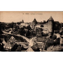 Carte postale ancienne du donjon de Semur-en-Auxois et de la rivière Armançon