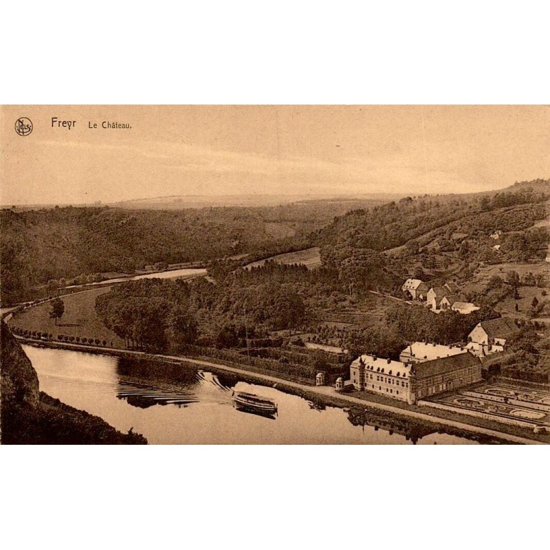 Carte postale ancienne du château de Freÿr en vallée de la Meuse, éditée par Ém. Trill Bruxelles, vue panoramique.