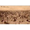 Carte postale ancienne d'Ostende représentant la plage animée avec ses cabines de bain durant la Belle Époque.
