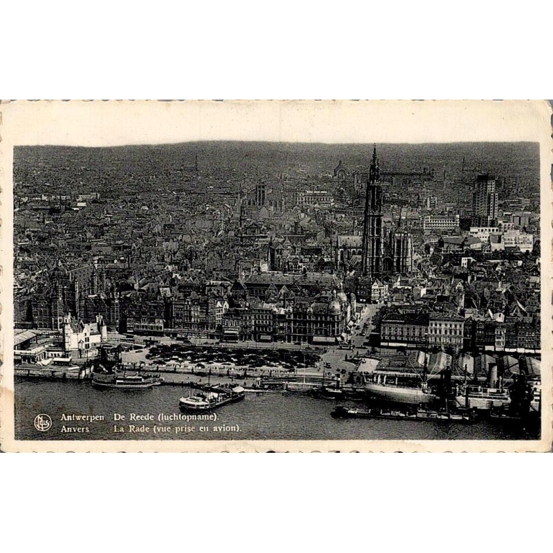 Carte postale semi-moderne circulée en 1956 montrant une vue aérienne de la rade et du port d'Anvers en Belgique.