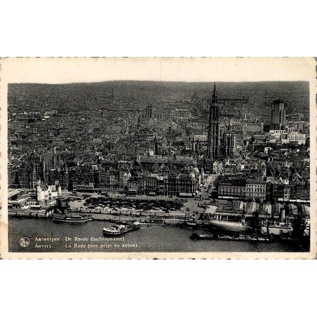 Carte postale semi-moderne circulée en 1956 montrant une vue aérienne de la rade et du port d'Anvers en Belgique.