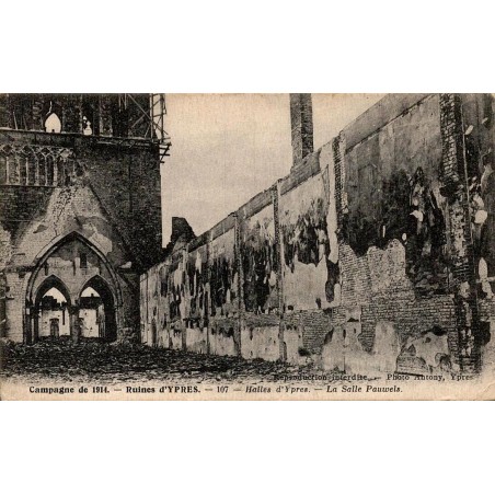 Carte postale ancienne des ruines des Halles d'Ypres montrant la Salle Pauwels après les destructions de la campagne de 1914.