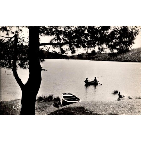 Carte postale ancienne du lac à Beau Rivage à Caurel Morbihan