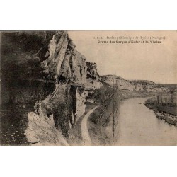 Carte postale ancienne de la Grotte des Gorges d’Enfer et de la Vézère paysage rocheux