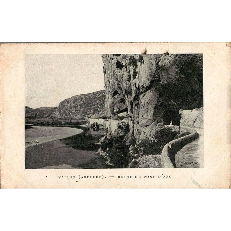 Carte postale ancienne de la route du Pont d’Arc à Vallon-Pont-d’Arc Ardèche paysages naturels